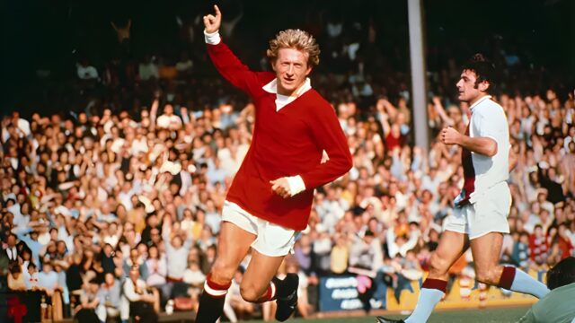 Sosok Bersejarah Manchester United, Denis Law, Meninggal Dunia